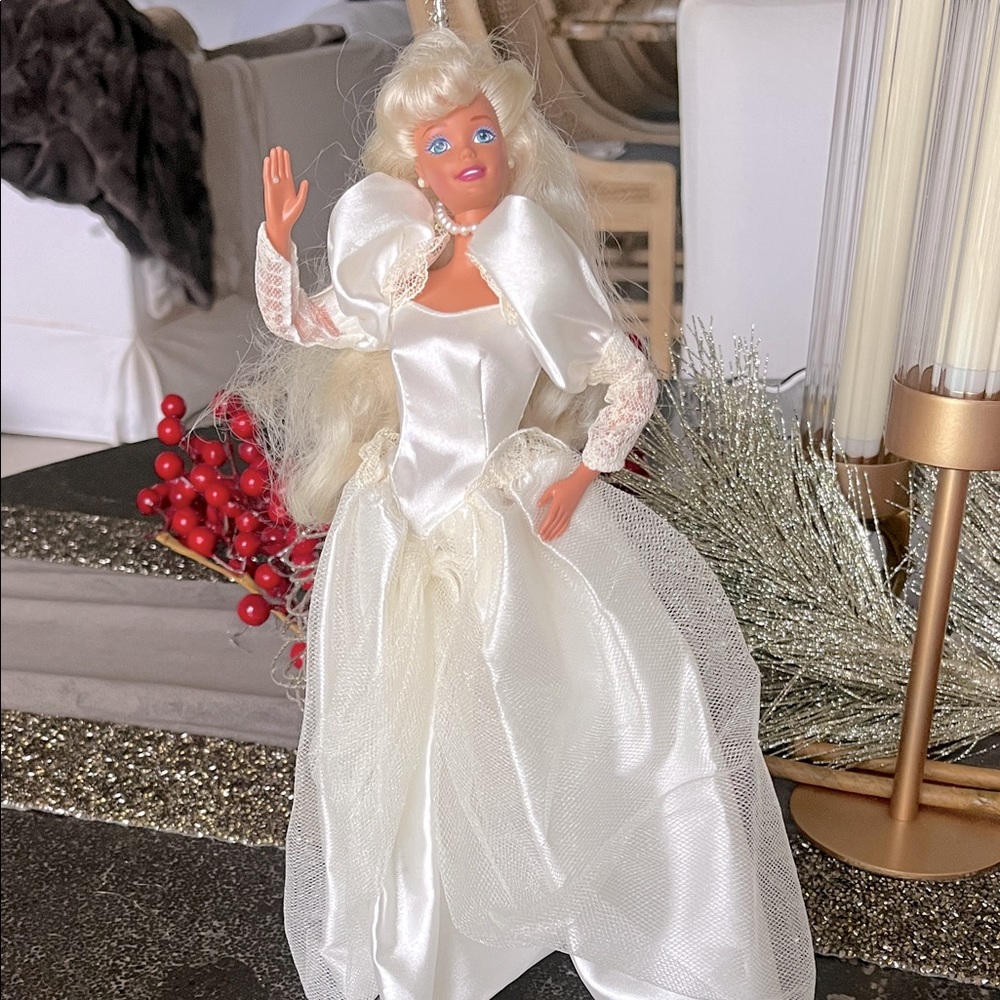 Vintage excellent condition, Barbie blushing bride blonde hair doll 1990s
